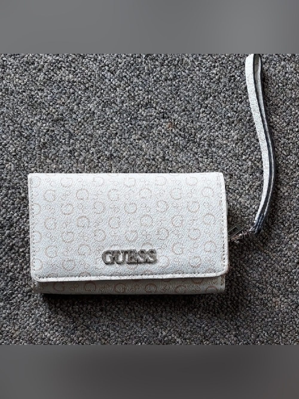 GUESS Cream Patterned Wallet Card Holder